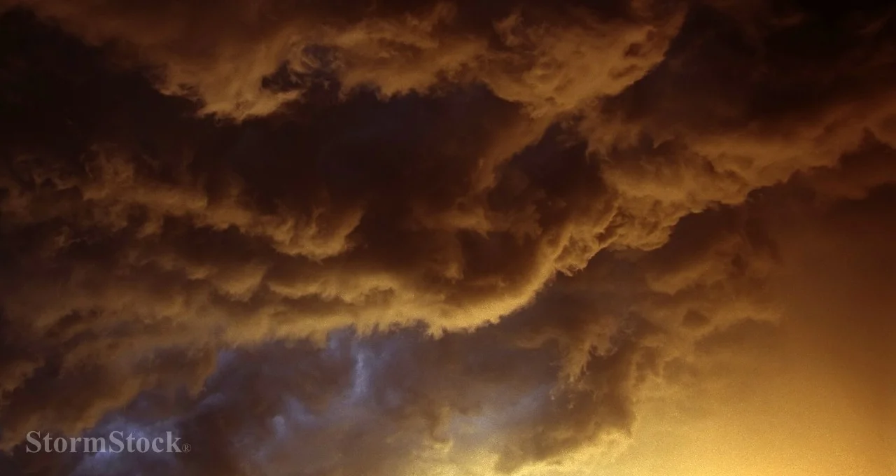 StormStock catalogs its amazing cloud collection