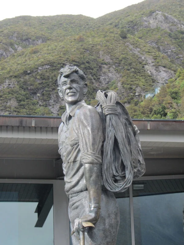 Sculpture of Sir Edmund Hillary