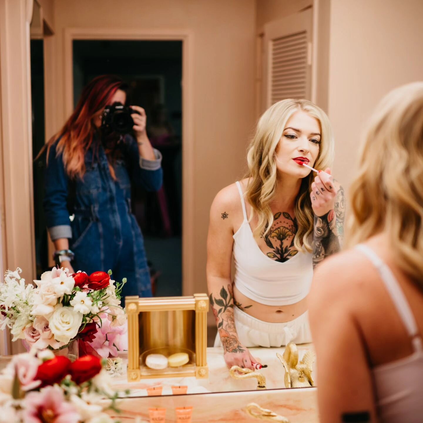 Lately I've been sneaking myself into my galleries. Whether it's a selfie with you while you're getting ready or a BTS shot of me helping you into your dress, you'll probably find me lurking in your wedding album.

Swipe to the last photo to see me C