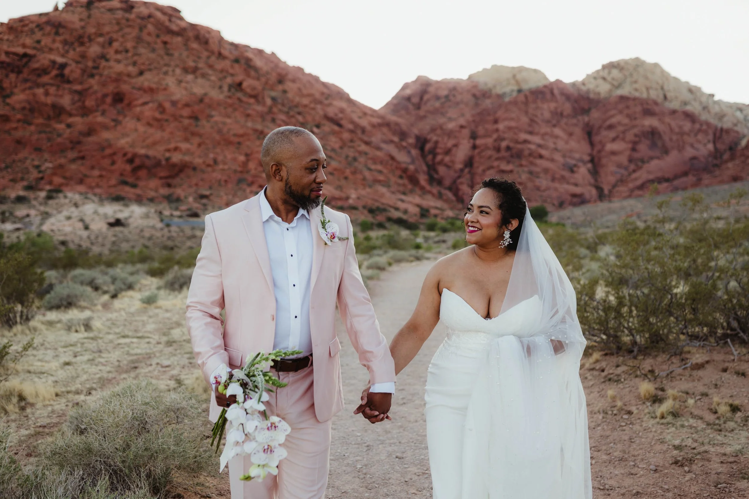 Las Vegas Elopement Pictures - Amber Garrett Photography-9.jpg