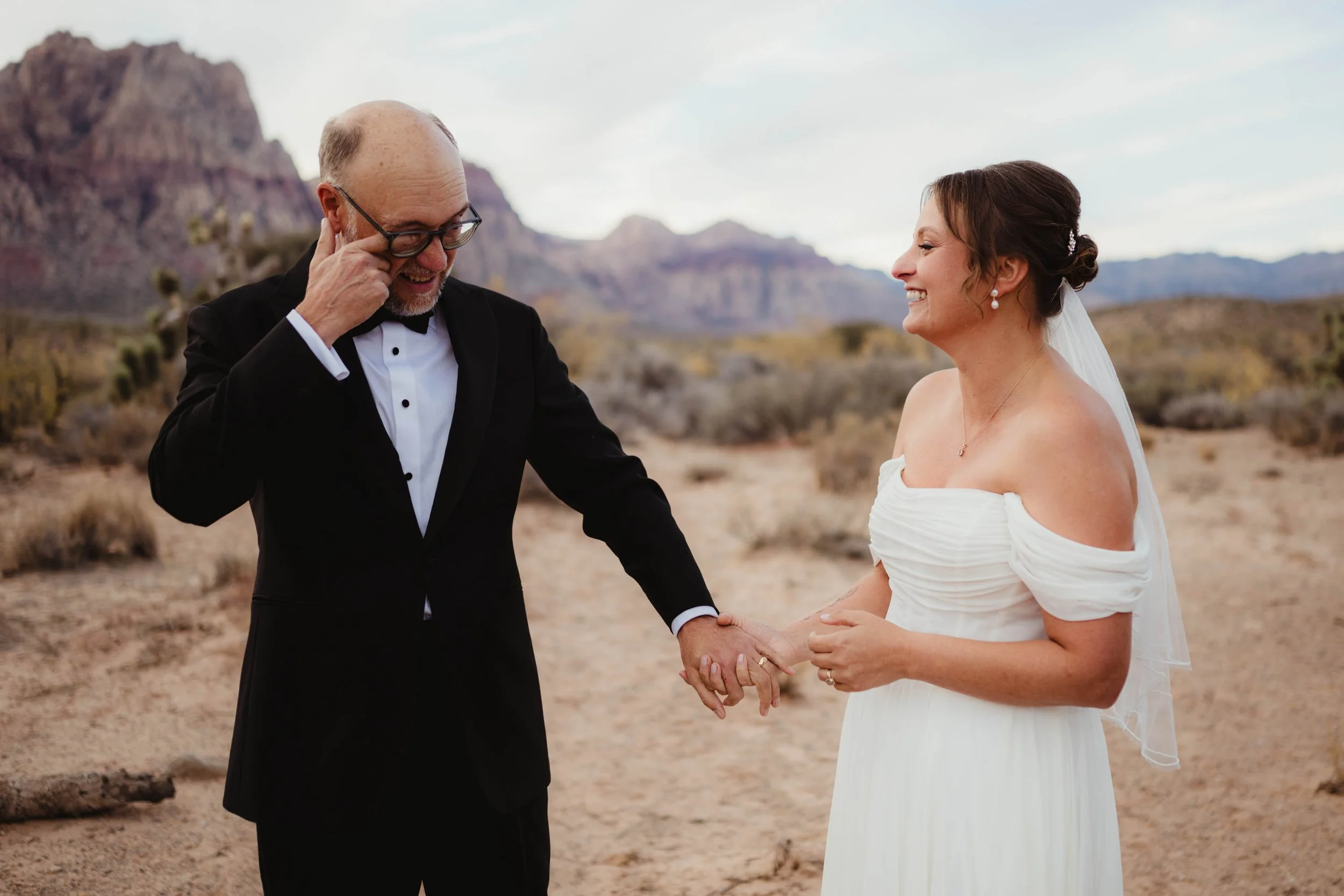 What to Know About a Desert Elopement - Las Vegas Elopement Photographer-23.jpg