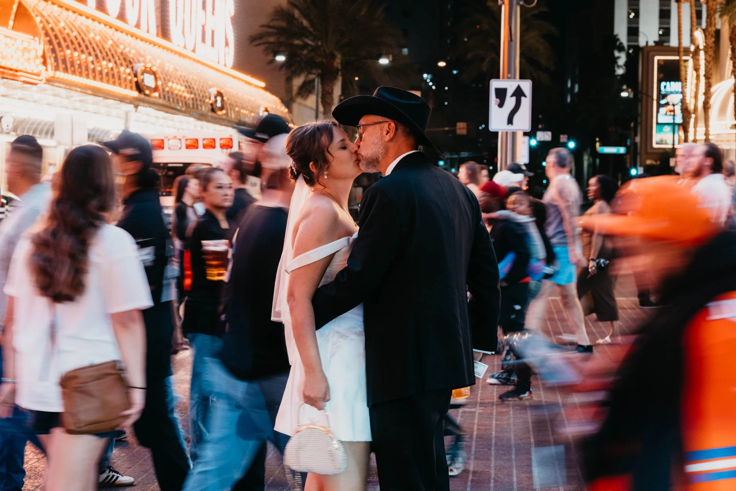 What to Know About a Desert Elopement - Las Vegas Elopement Photographer-41.jpg