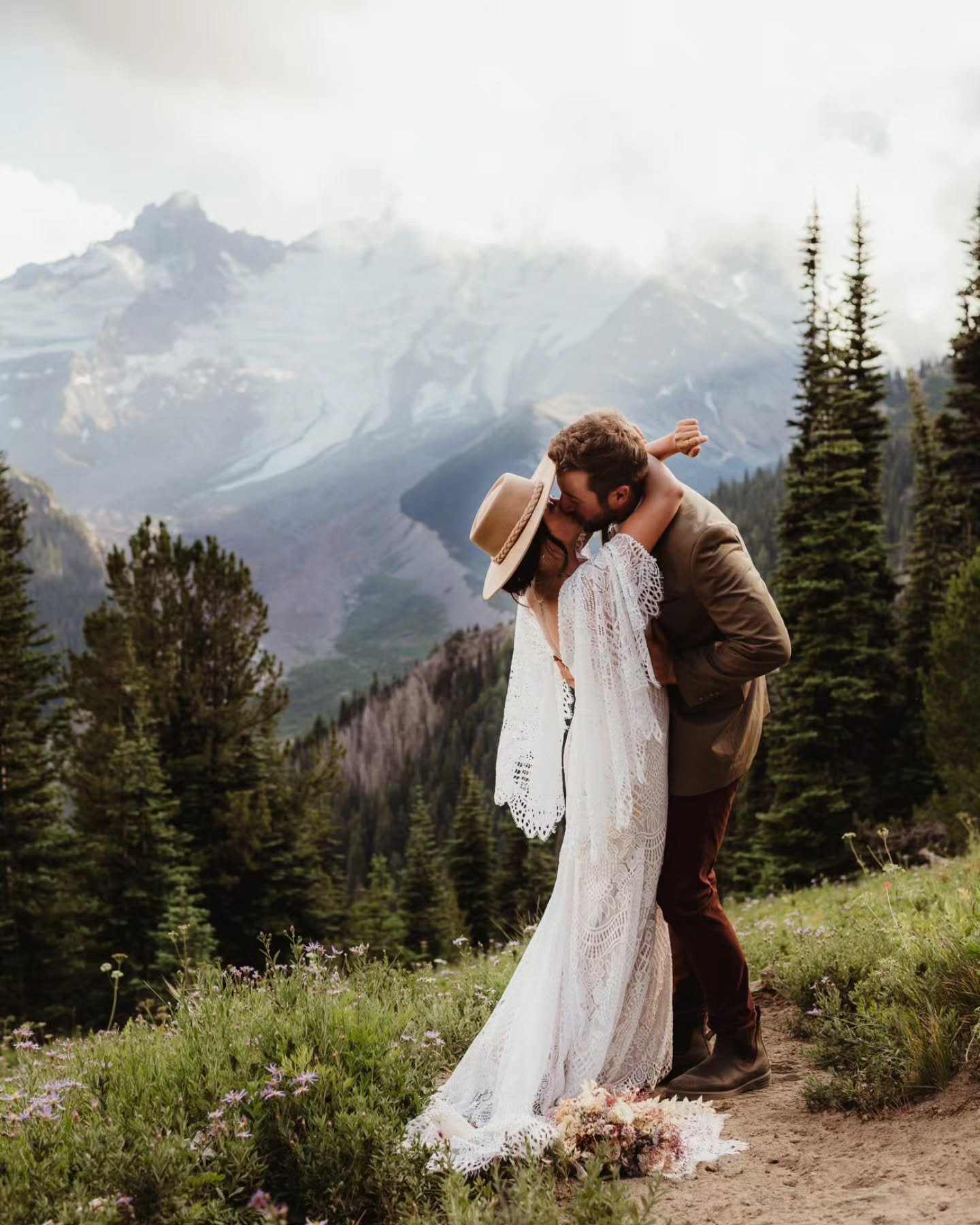 Running away to the Rainier mountains to have a pre-wedding picnic, change your clothes in the woods, commit to each other, and celebrate with a champagne pop after?

It's a yes from me, dawg.

#destinationweddingphotographer #destinationwedding #des