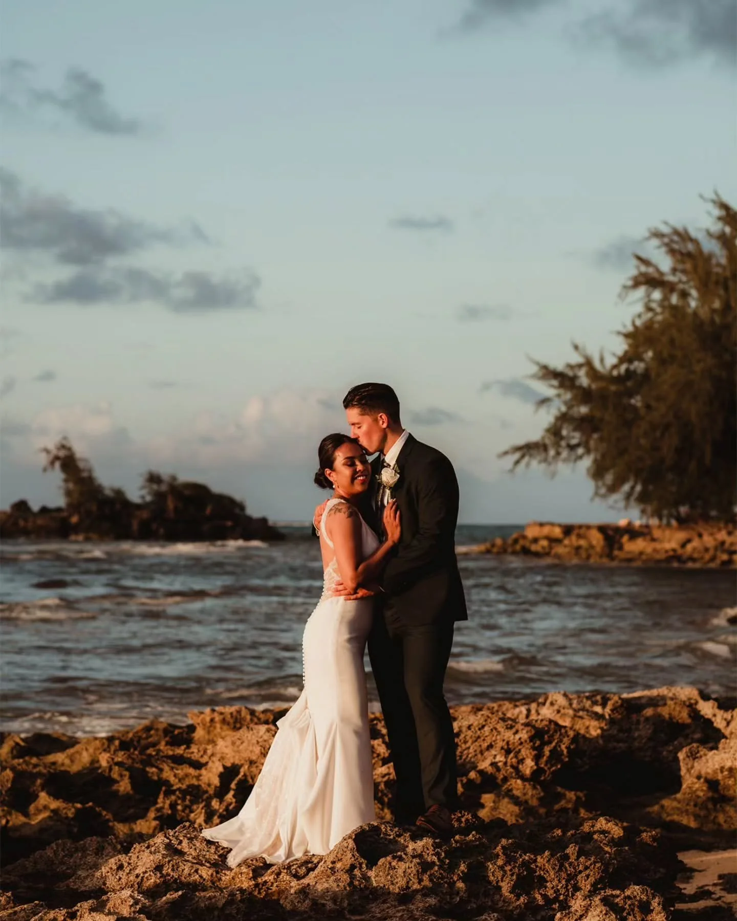 I've spent time this week designing this couple's wedding album, and it immediately took me back to their magical day on Oahu. It's been 3 years since this day, and it still feels like a dream. 

Photo: @ambergarrettphoto 
Venue: @loulupalm 
Planner: