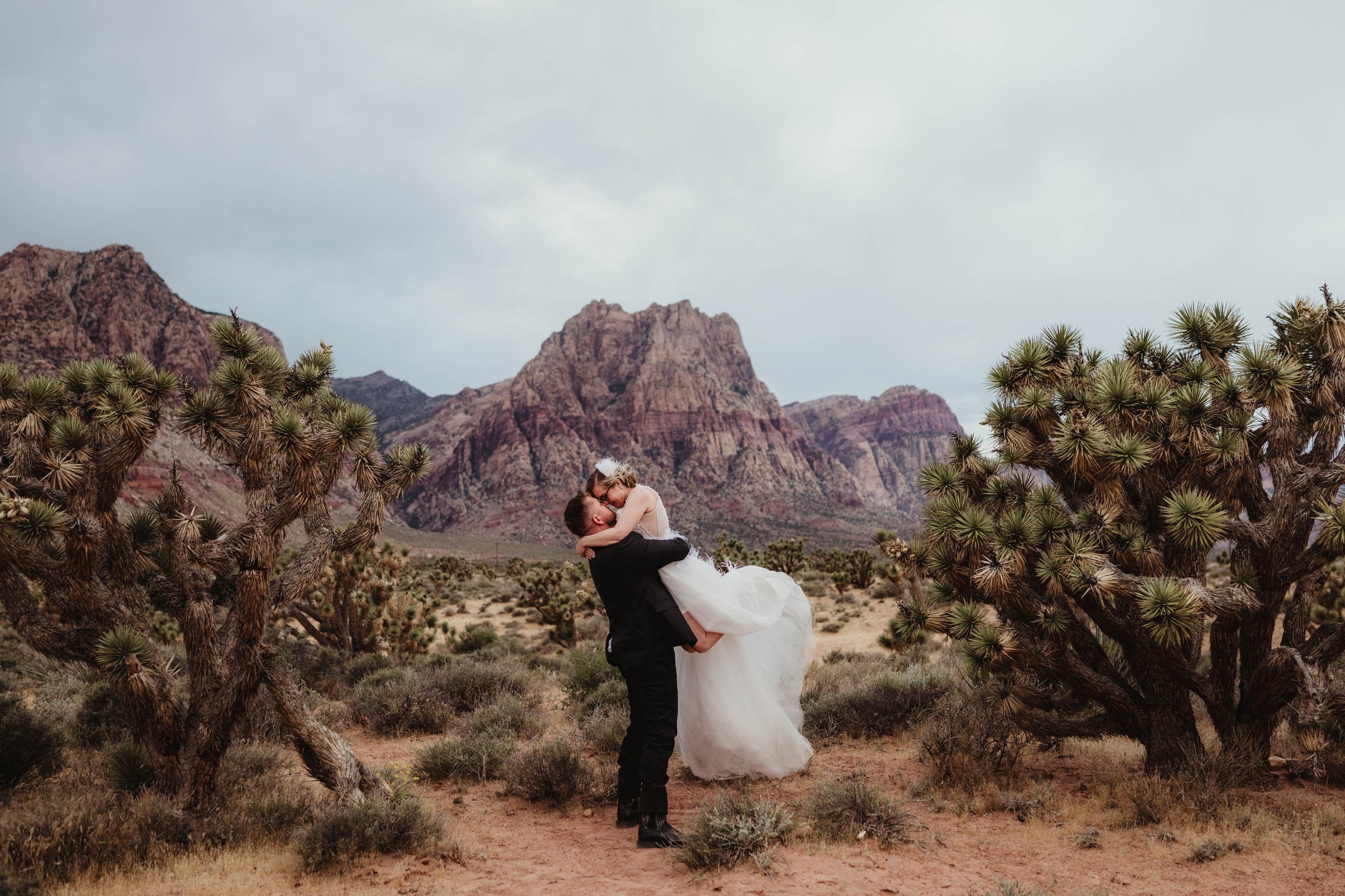 Red Rock Canyon Elopement Las Vegas Wedding and Elopement Photographer-7.jpg
