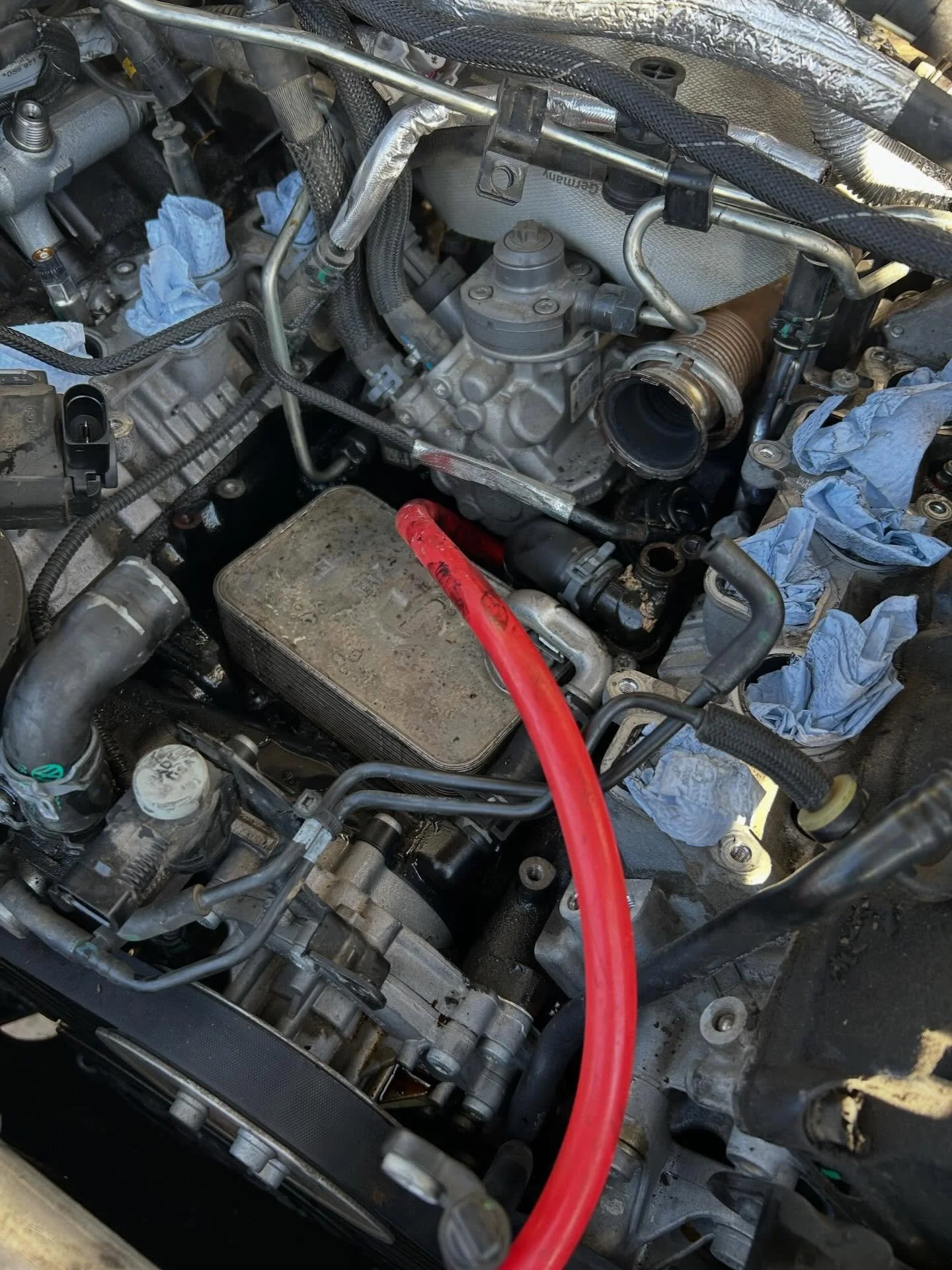 2015 Porsche TDI Valley Reseal and throttle body clean. What a mess for a broken piece of plastic.