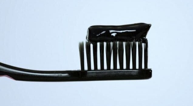 I+Tried+Charcoal+Toothpaste+For+Two+Weeks+%26+It+Definitely+Whitened+My+Teeth.jpg