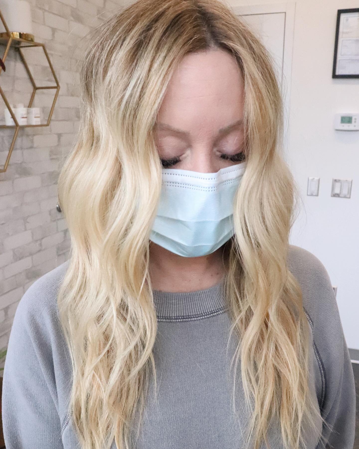 The soft blend between her natural and  her blonde is to die for ☠️

. 
. 
. 
. 
. 
. 
. 
#seattlehair #seattlehairstylist #seattlebalayage #seattlesalon #seattlebeauty #seattlefashion #seattleblogger #seattledogs #millcreeksalon #millcreekhairstylis