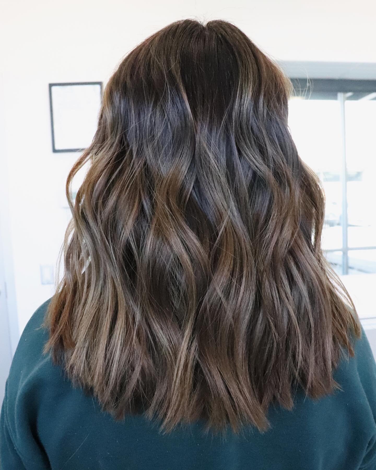 Soft subtle dimension perfect for this fall season 🍁 
As the holidays approach and my schedule fills up please remember to prebook your appointments to ensure your hair looks gorgeous for the festivities! 
All new clients are required to fill out th