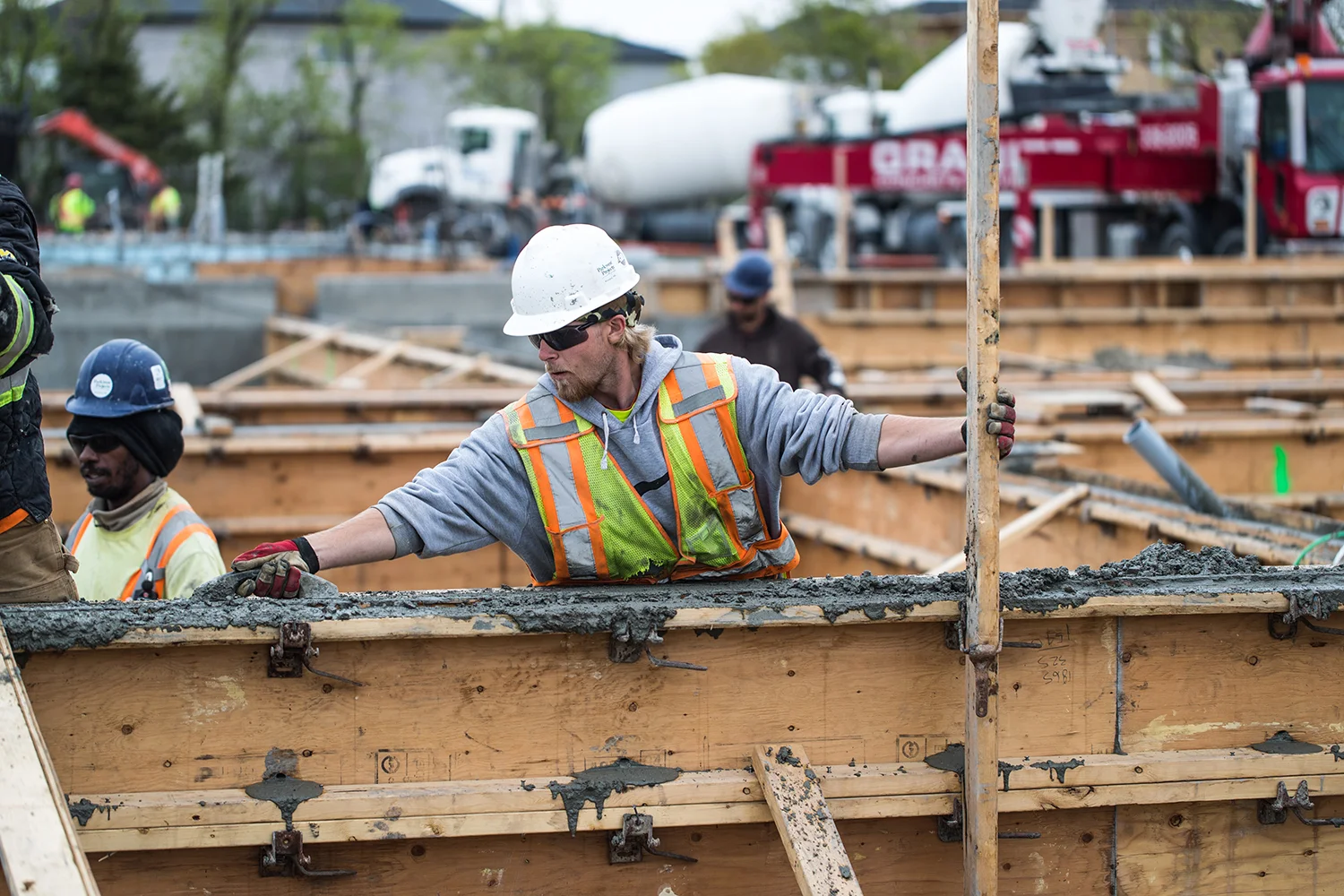 2. Worker-lr.jpg