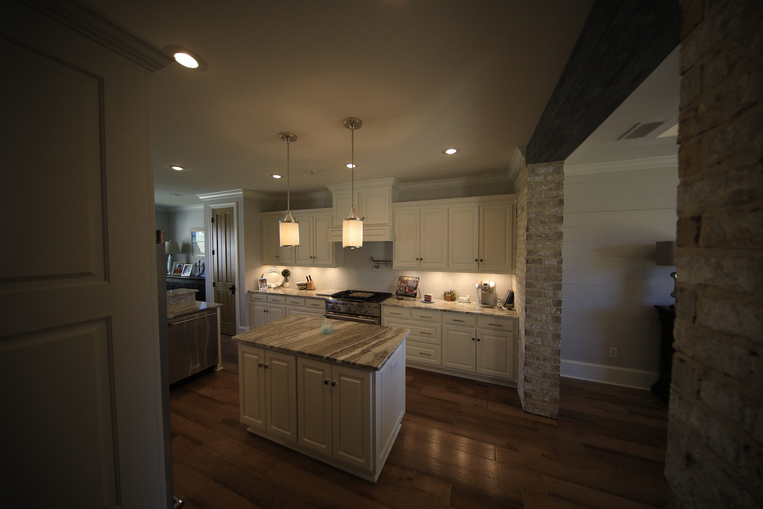 _C6A89242019-08-28 DAY LILLY NEW HOUSE PRE MOVE .JPG