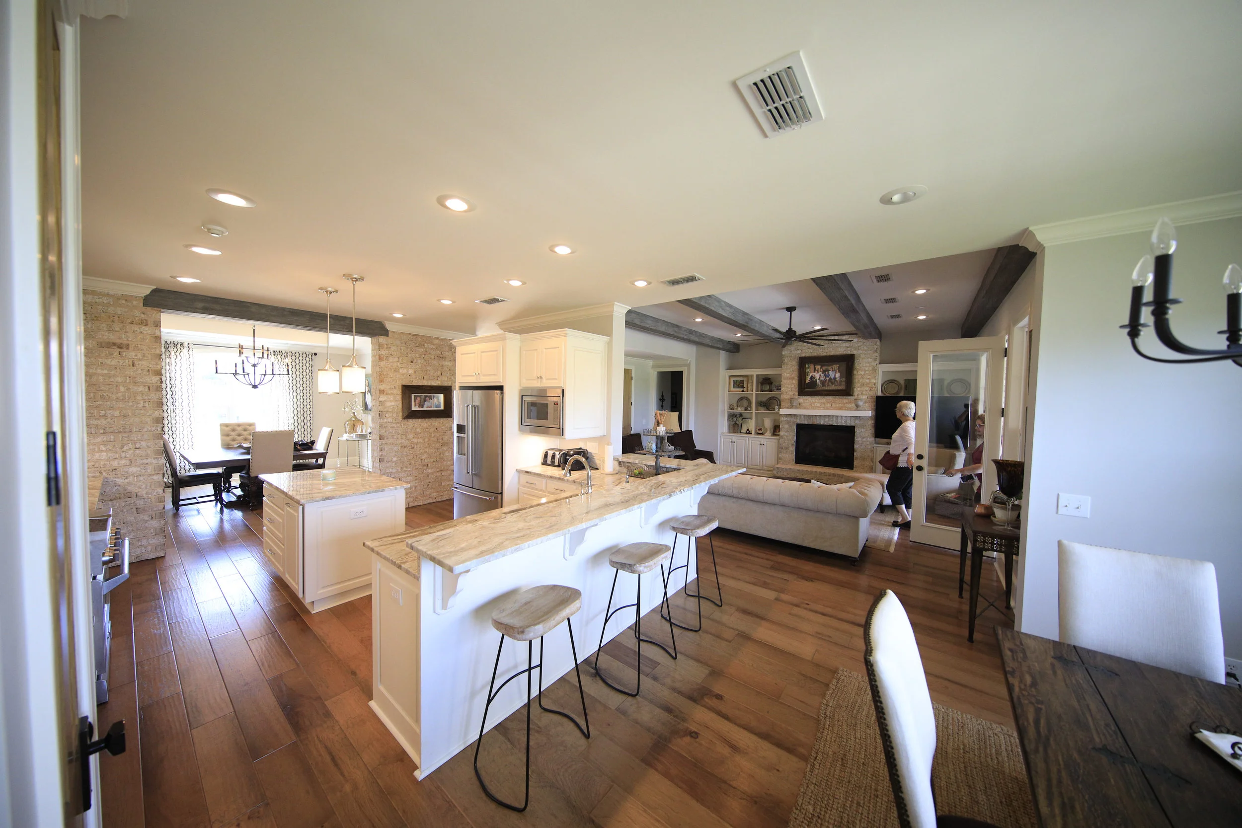 _C6A89362019-08-28 DAY LILLY NEW HOUSE PRE MOVE .JPG