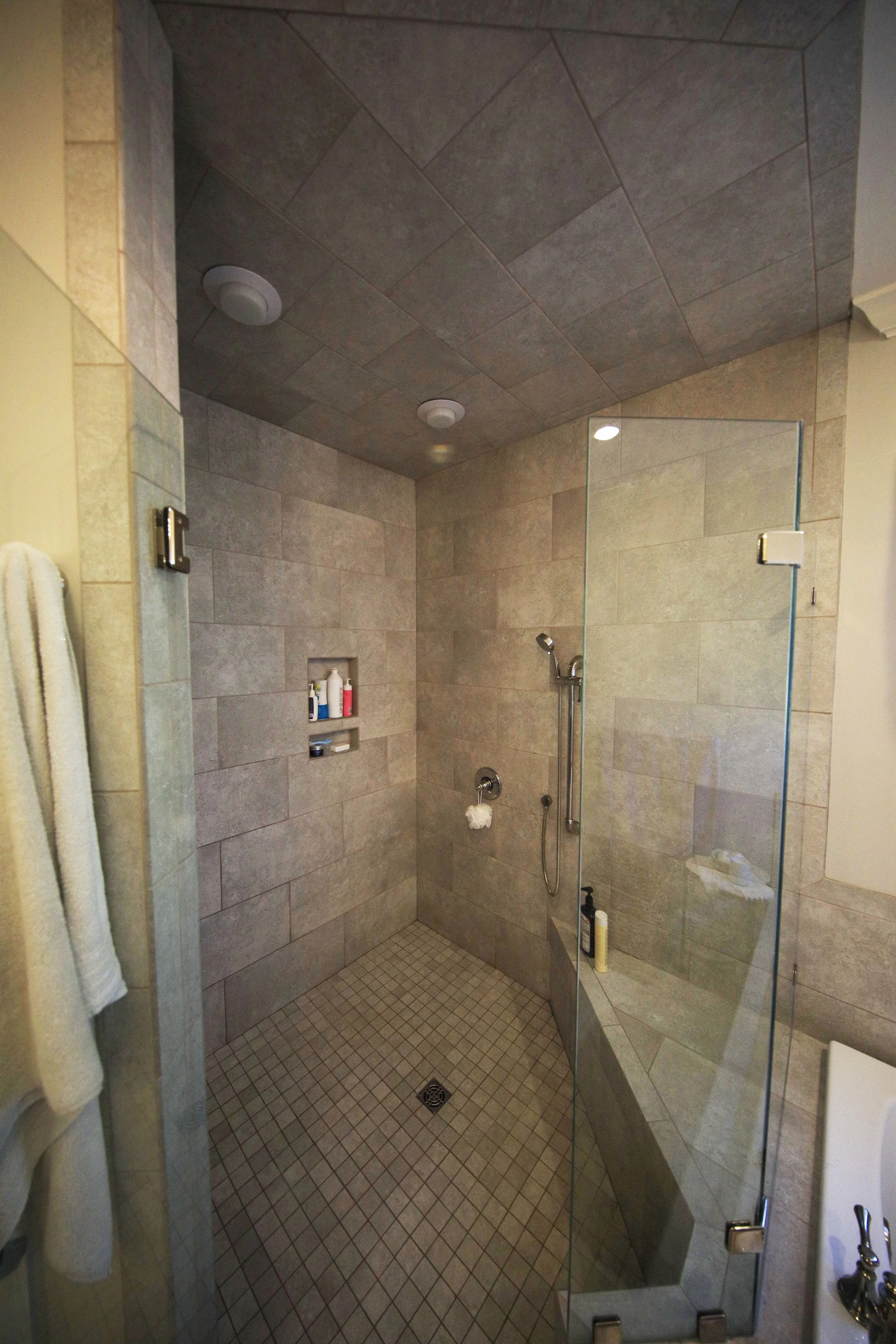 _C6A89392019-08-28 DAY LILLY NEW HOUSE PRE MOVE .JPG