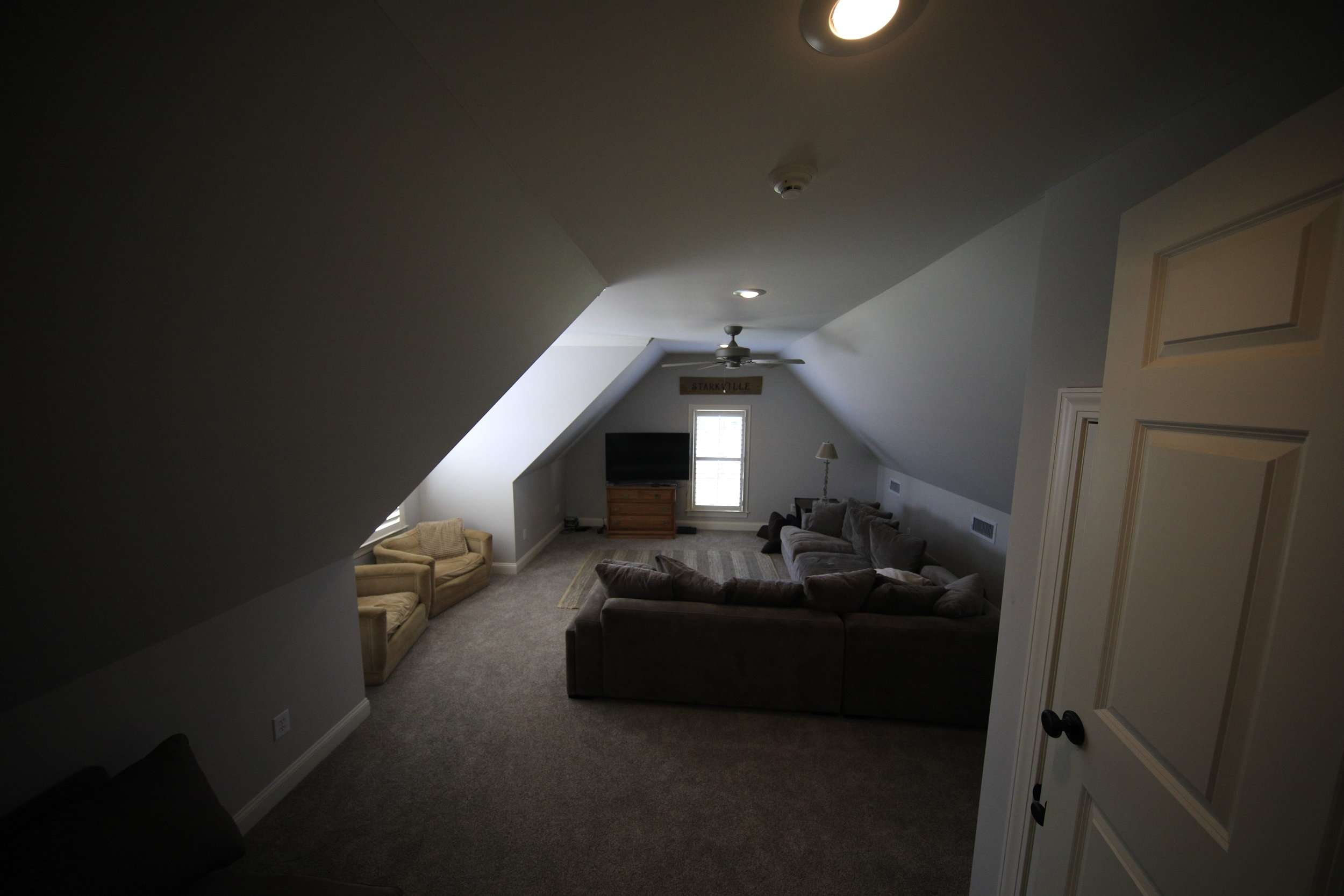 _C6A89842019-08-28 DAY LILLY NEW HOUSE PRE MOVE .JPG