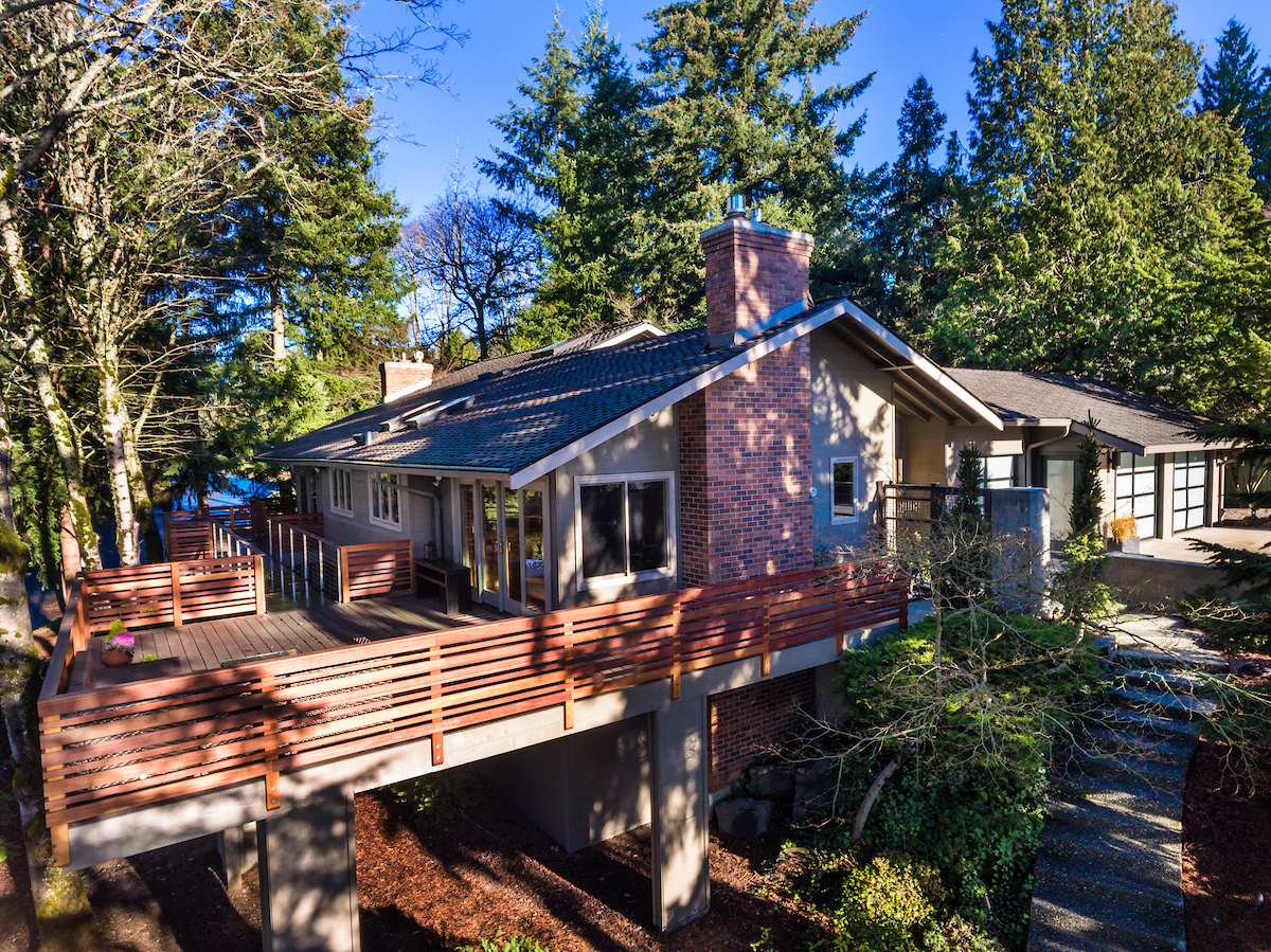 Rap-around deck view