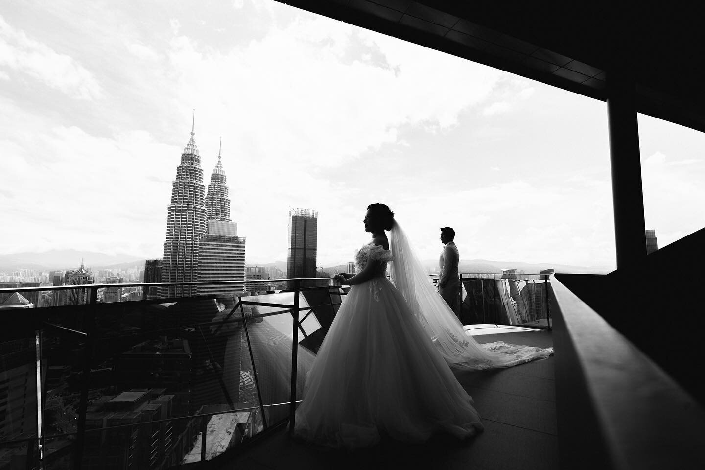 Celebrating Cindy &amp; Jeffrey
. 
Wedding planner: @storynmatter 
Makeup: @justinetee.makeup 
Wedding gown: @sugarmintyg 
Flower: @nude.flower 
Wedding cake: @btterswt 
Wedding card: @storynmatter 
Decoration: @periwinkle.design2007 
Emcee: @kenn_em