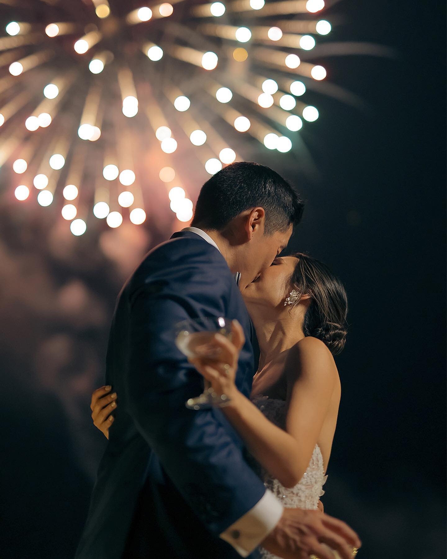 Jon and Jamie in all their glory. A sophisticated seaside wedding exquisitely planned by @theweddingblissthailand 

Joined by their families and friends from across the globe, they held two celebrations: a traditional Chinese ceremony in the morning 