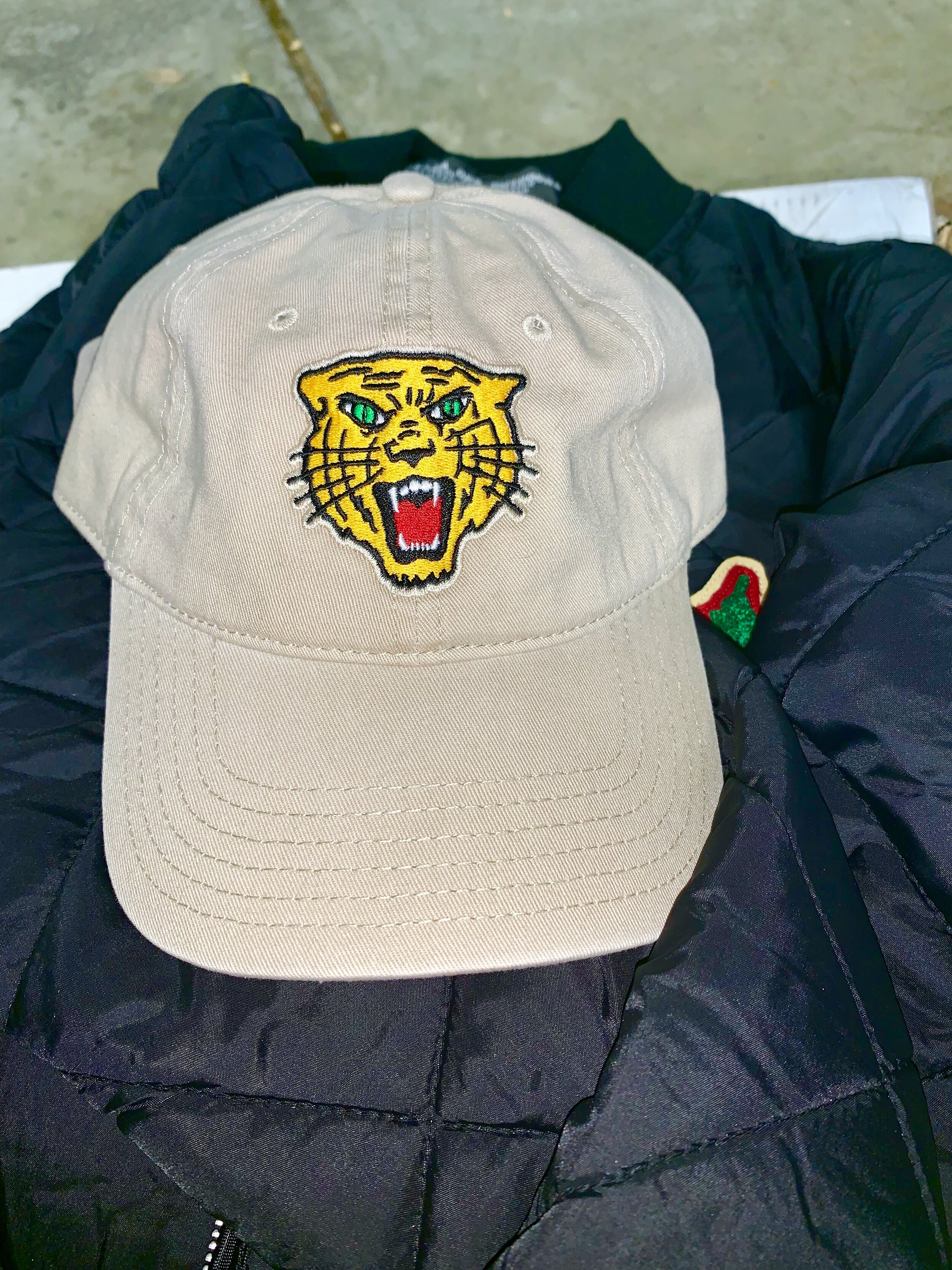 Tiger Polo Hat (Light Khaki)