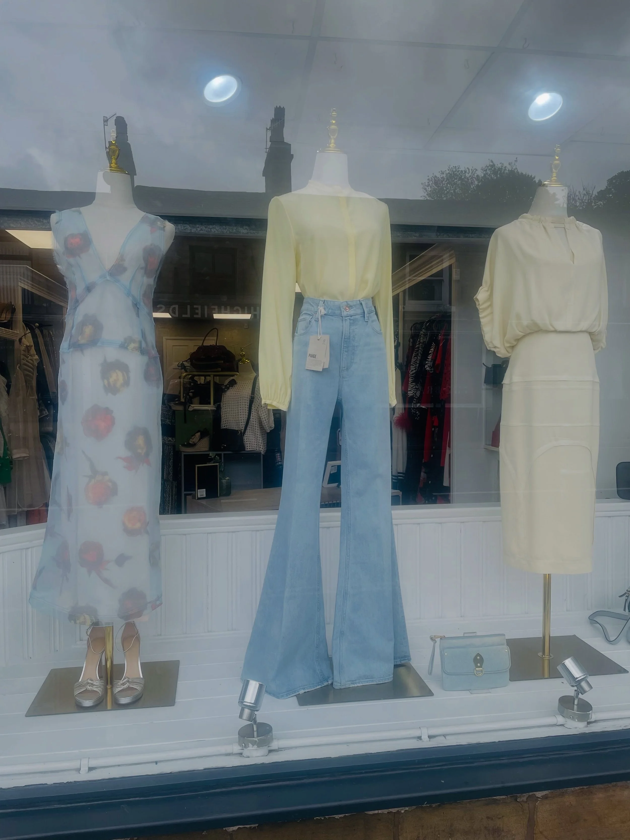 Come on sunshine ☀️ we want to wear our gorgeous summer wardrobe 💛🩵
In our window today&hellip; @bamford blouse @paige jeans @veronicabeard platforms @mulberryengland denim clutch @dkny blue bag @mulberryengland sandals @tommyhilfiger blue espadril