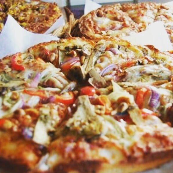 L&oslash;rdag 25. april holder vi &aring;pent mellom 15.00 -18.00 for at du kan bestille med deg hjem v&aring;r smakfull- og hjemmebakte pizza 🍕Ring oss p&aring; ☎️61230104 eller SMS 47232254. Vi gleder oss til &aring; h&oslash;re fra deg😘
.
#pizza