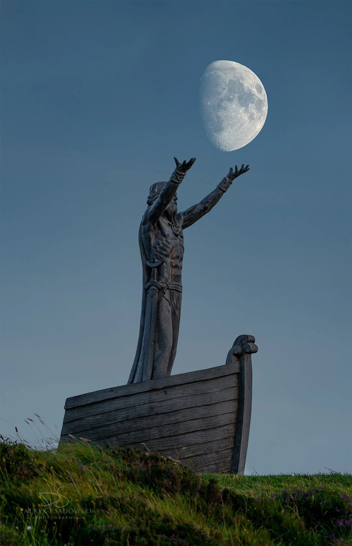 Manannán Mac Lir Statue & Waxing Gibbous