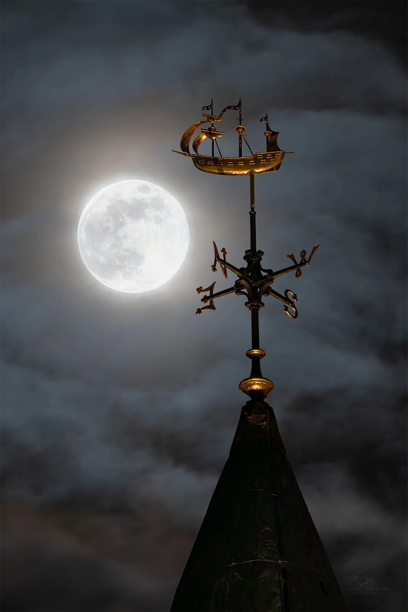 Wolf Moon & Guildhall Weather Vane
