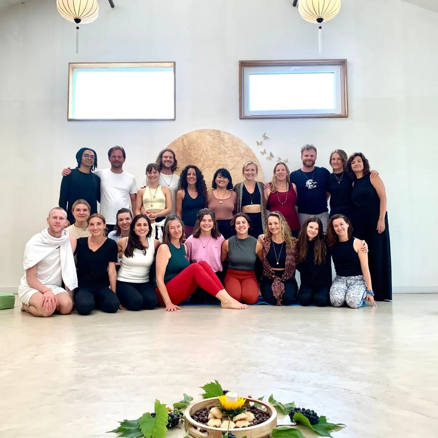 🪷We did it!!!🪷
In trust, faith and a big fat YES!
We went all the way.
The very last Delight Yoga Teacher Training happened from the grace of the unconditional support of @dalijoretreatcenter 
@yogatoday_weesp 
Thank you for the ever presence @saty