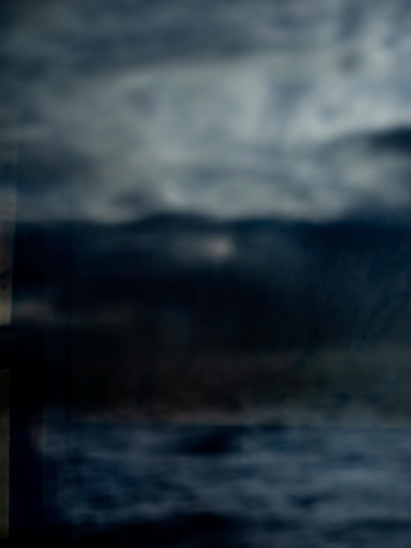 🎧

&hellip;Was ich besitze, seh ich wie im Weiten,
Und was verschwand, wird mir zu Wirklichkeiten.

// From Goethe, Faust - dedication //

[What I possess, I see far distant lying,
And what I lost, grows real and undying.]

📷 by Koen Broos @koenbro