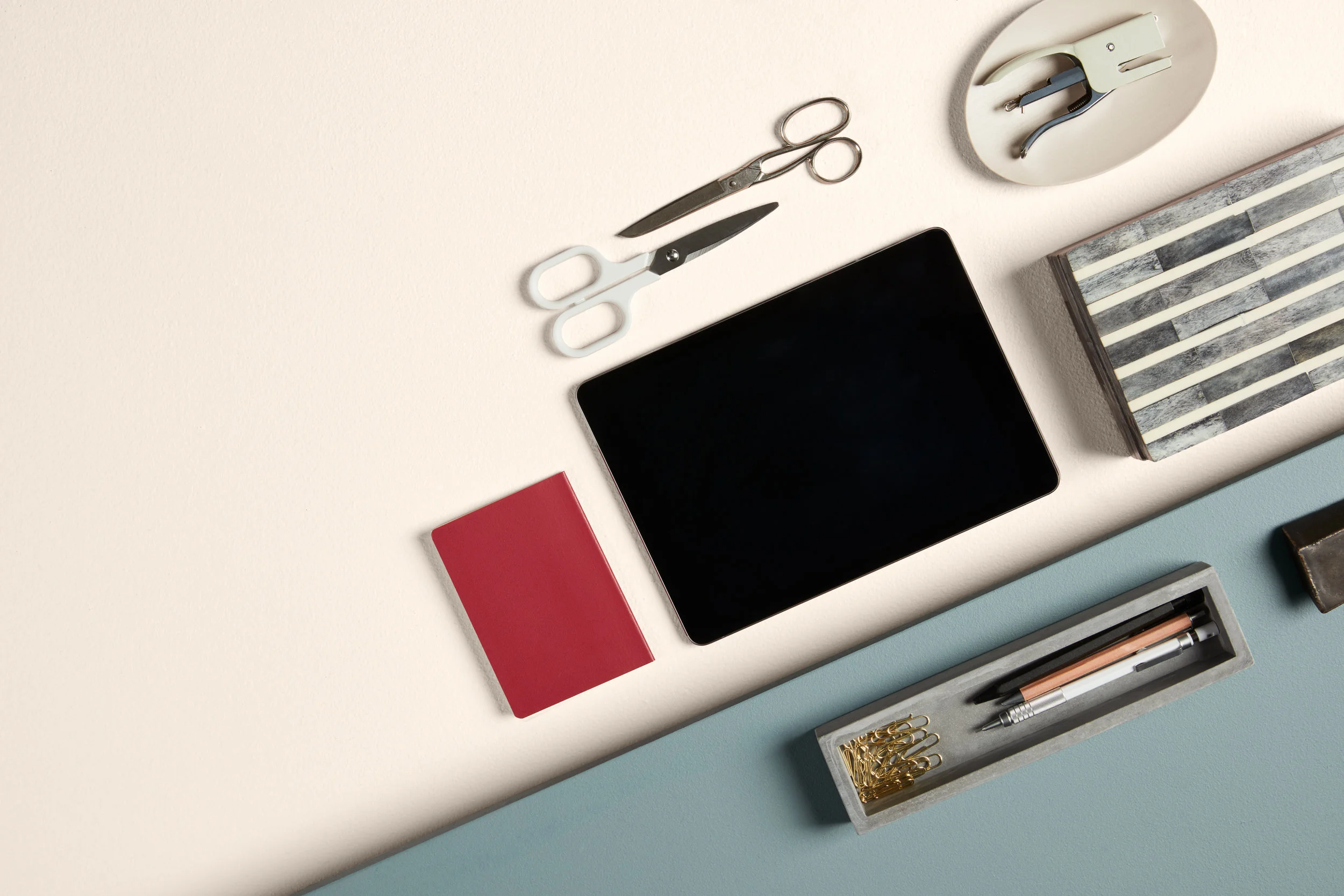 06_IPAD_OVERHEAD_041_V3.jpg