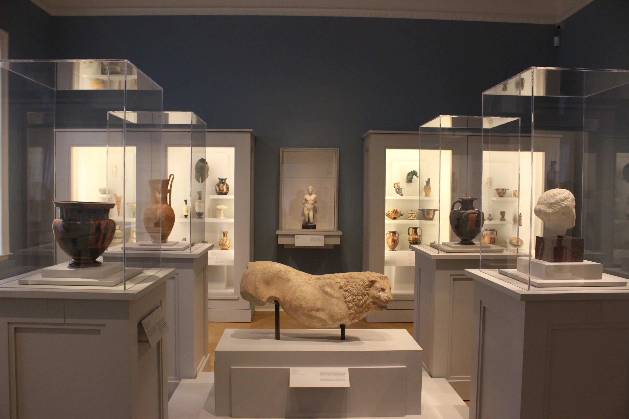 A very symmetrical room showing off multiple ancient Greek pieces