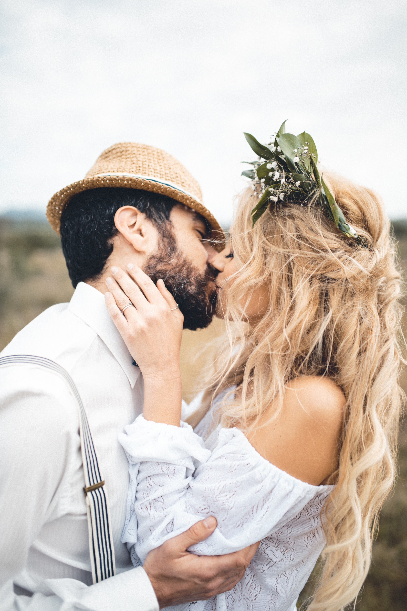 wedding photographer mallorca dominic lula couple passionate kissing couple photoshoot engagement session 