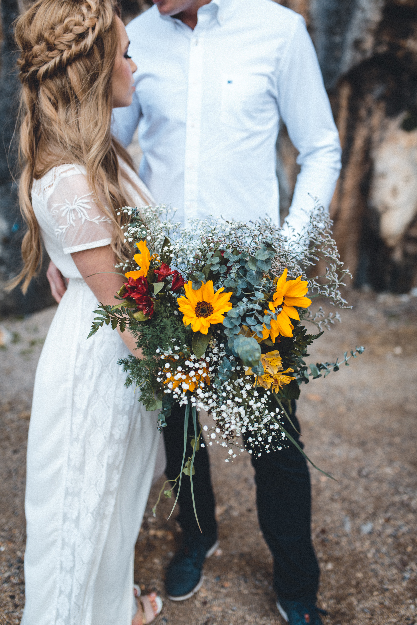 wedding photographer mallorca dominic lula beautiful rustic bouquet couple photoshoot engagement session 