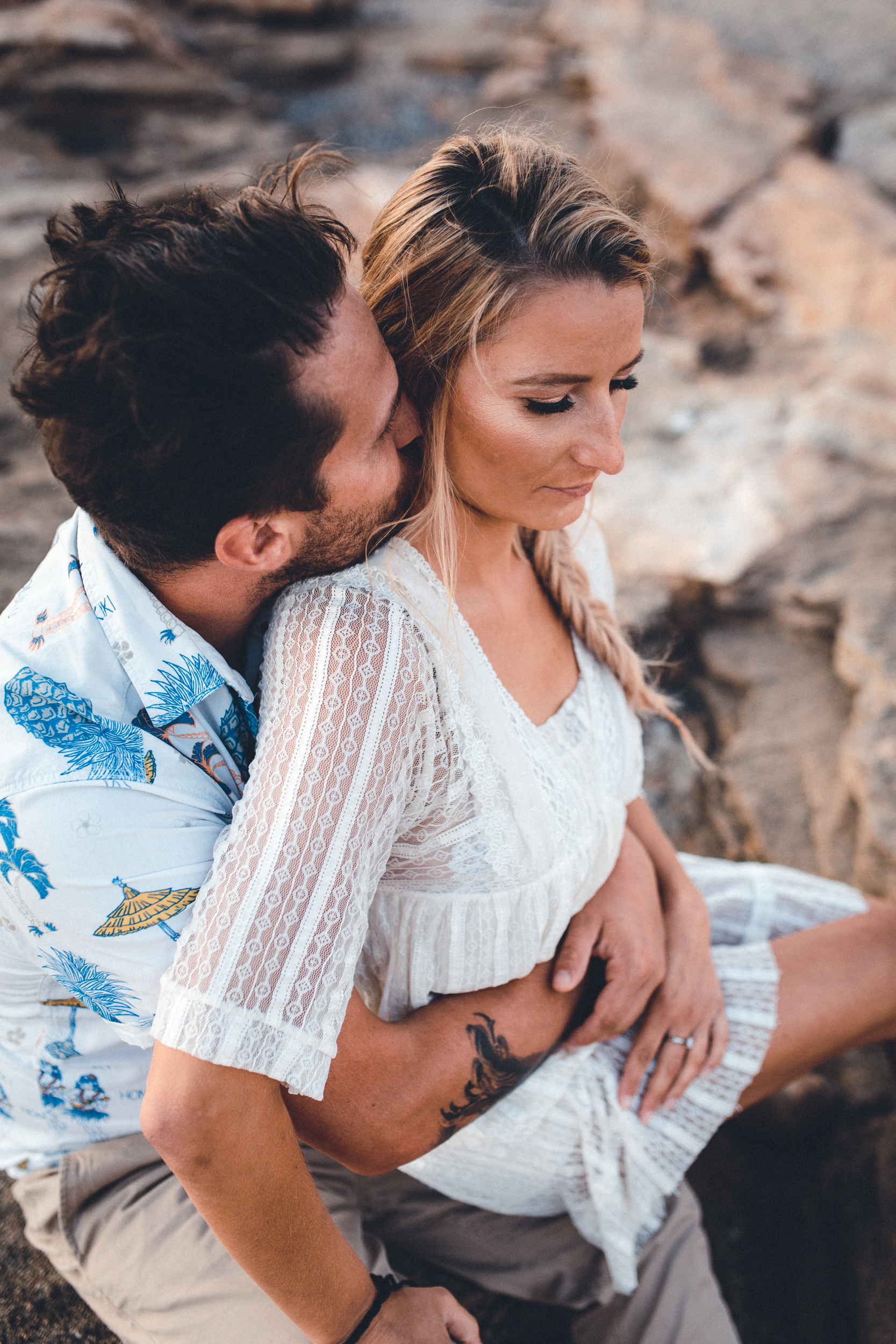 wedding photographer mallorca dominic lula couple hugging couple photoshoot engagement session 