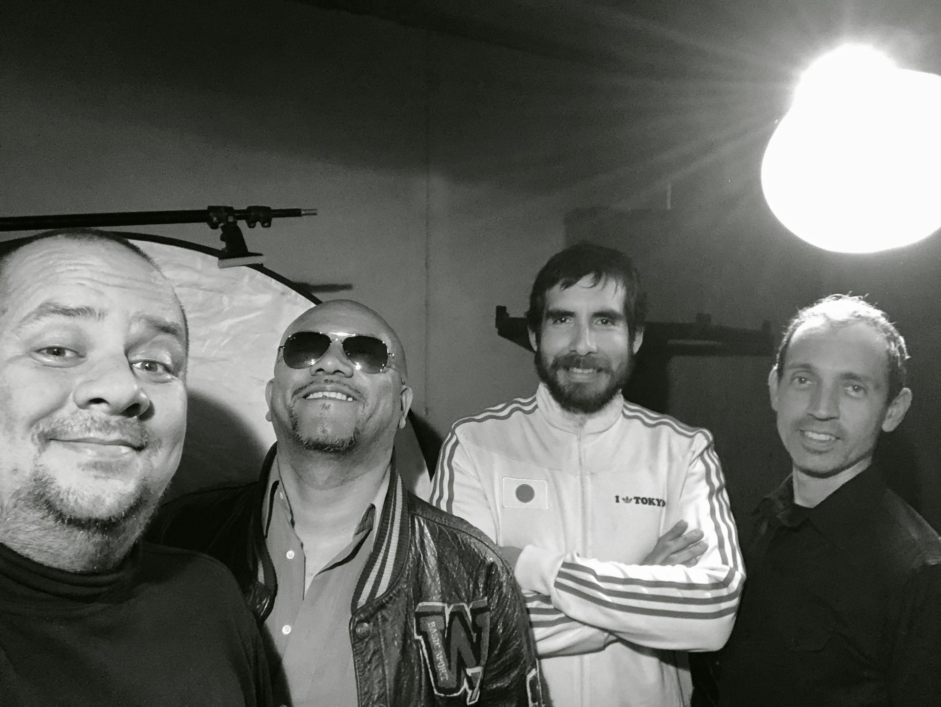 Nuestro fotógrafo Miguel Jose Flores junto a la banda peruana de rock Baquelita, durante la grabación del documental “A Levantarse”, el cual abarca los cuatro años de trayectoria musical de la banda. Pueden ver dicho documental en la sección de video | documentary de este website o en este link `A Levantarse ´ Baquelita