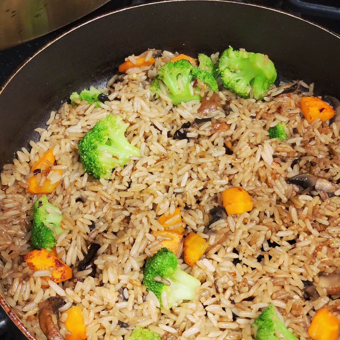 📢🚨*Easy Daniel Fast recipe!!*🚨📢

Simple &quot;Asian-inspired&quot; stir-fry:

5 cloves chopped garlic🧄
1 thumb fresh ginger, minced🫚
1/2 large carrot, cubed🥕
1/2 sliced onion🧅
Broccoli flourets (however many you like)🥦
Sliced mushrooms (as m