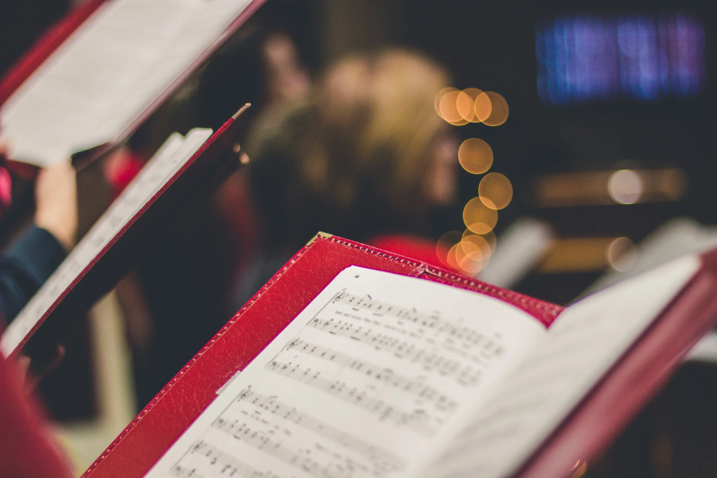 11PM CHORISTER Each choral singer attends a regular Wednesday rehearsal from 7-8:15pm. On Sundays, the choir meets at 10am to warm-up, review the music for that day and sing at the 11am Mass. The 11am choir also serves at the core of the Lessons and Carols choir and the Holy Week choir.