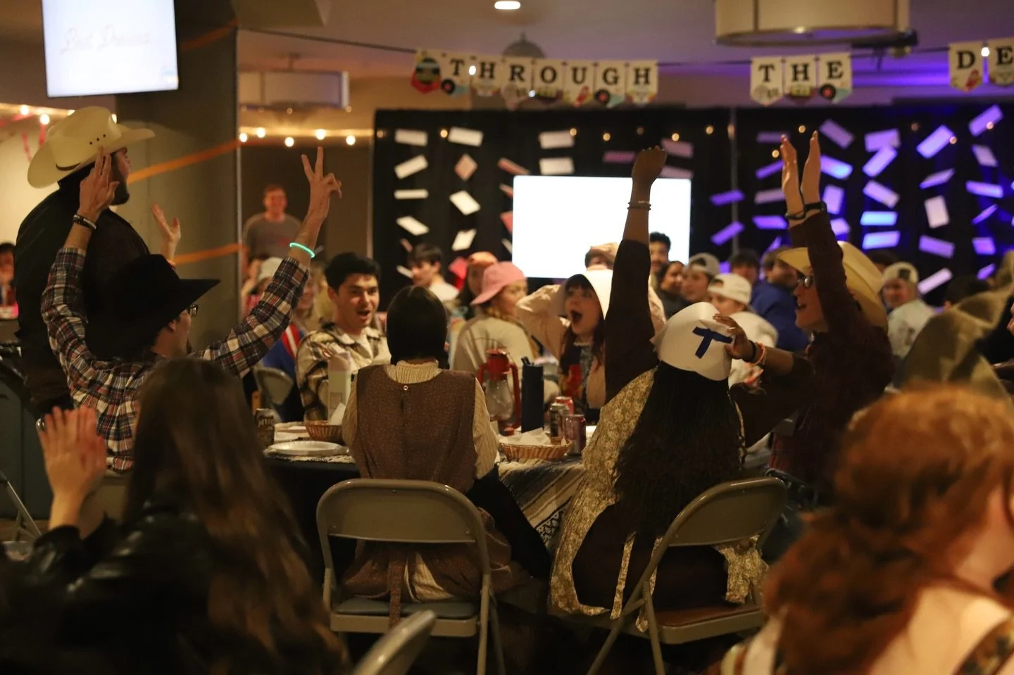 From the Oregon trail to the 2010s, the trivia teams showed up on Friday! Thanks for coming out and congrats to the winners!💥