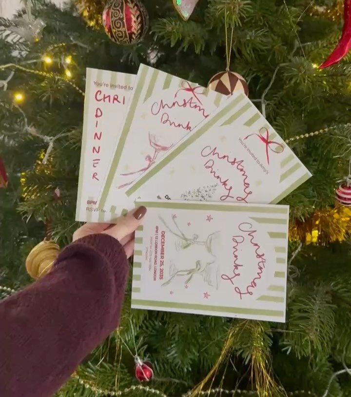 I painted a Christmas hosting bundle, now available to download and customise on Canva. The link to purchase is on @studiodeuxdesigns bio. 🌟 🌲