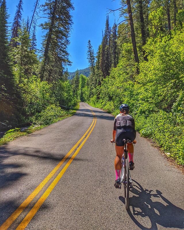 Numbers of hours into today&rsquo;s ride it took to feel good? Three. Sport has always been and always will be a metaphor for life. Today&rsquo;s lesson, push through the rough patches and you&rsquo;ll always end up finding your groove. &hearts;️ &bu