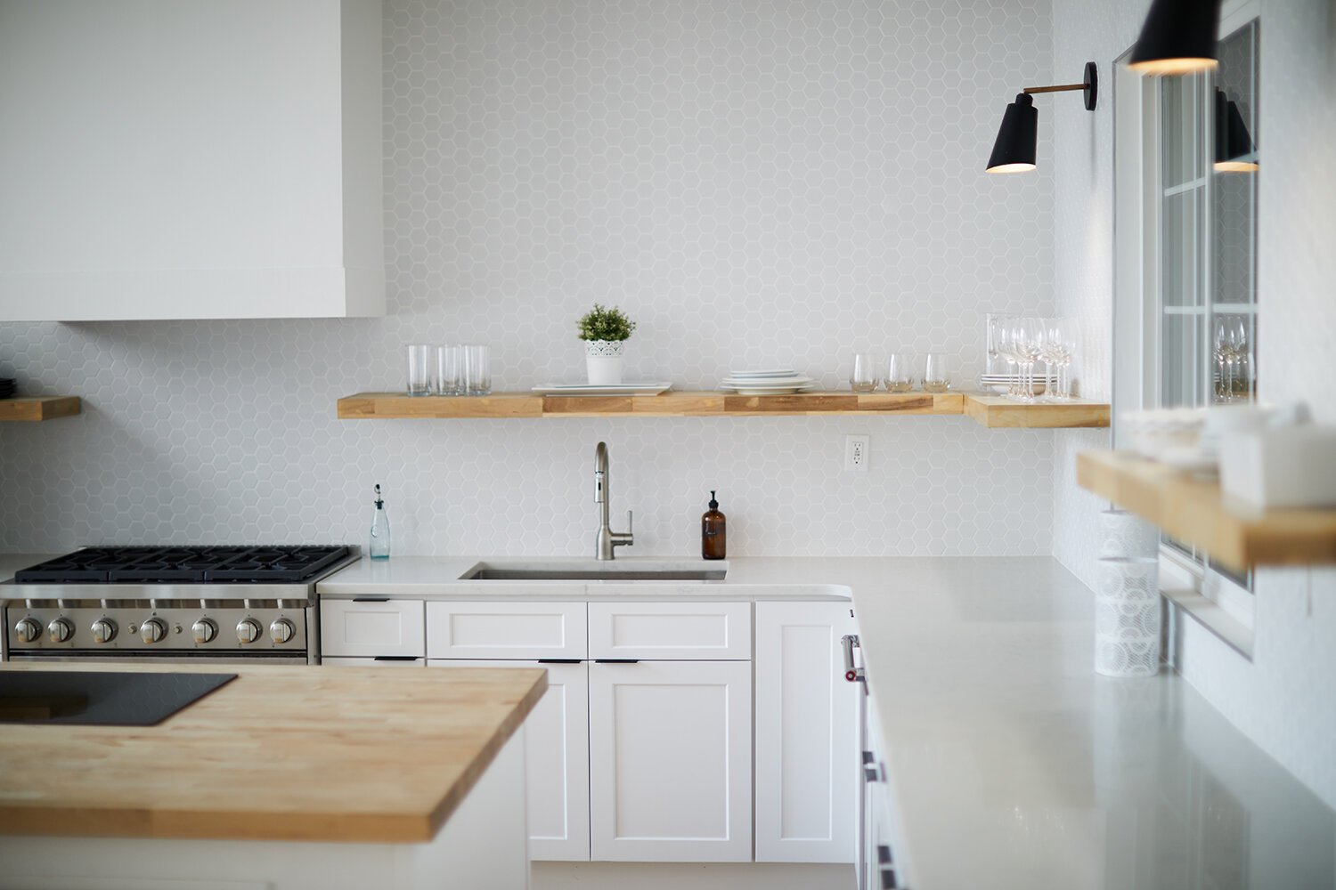 marble countertop white kitchen
