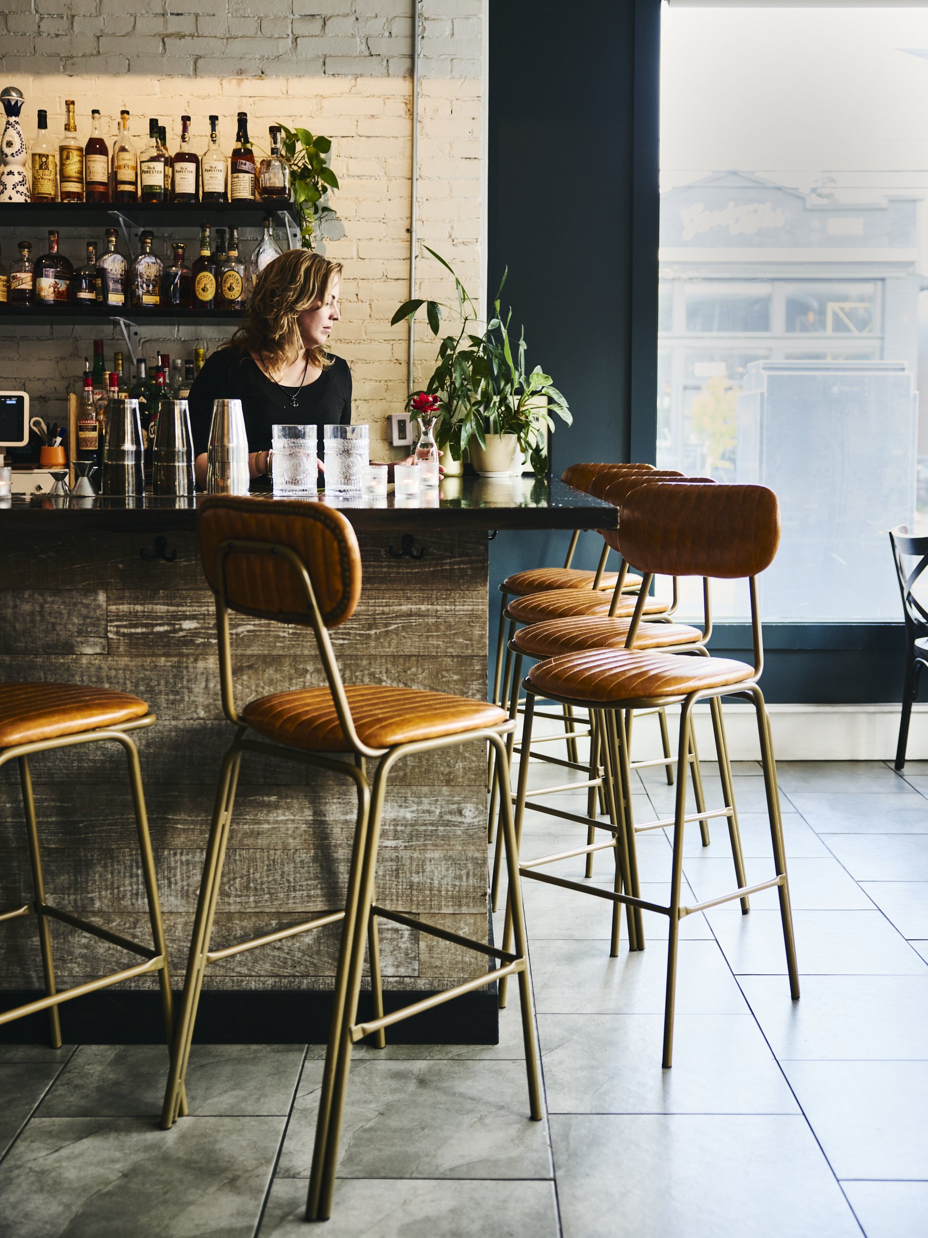 Female-Bartender-Behind-Bar.jpg