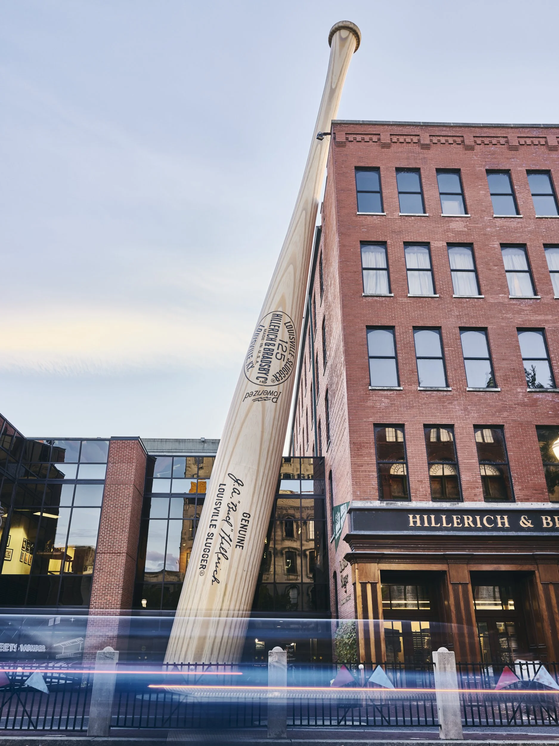 Giant-Bat-Outside-Louisville-Slugger-Factory.jpg