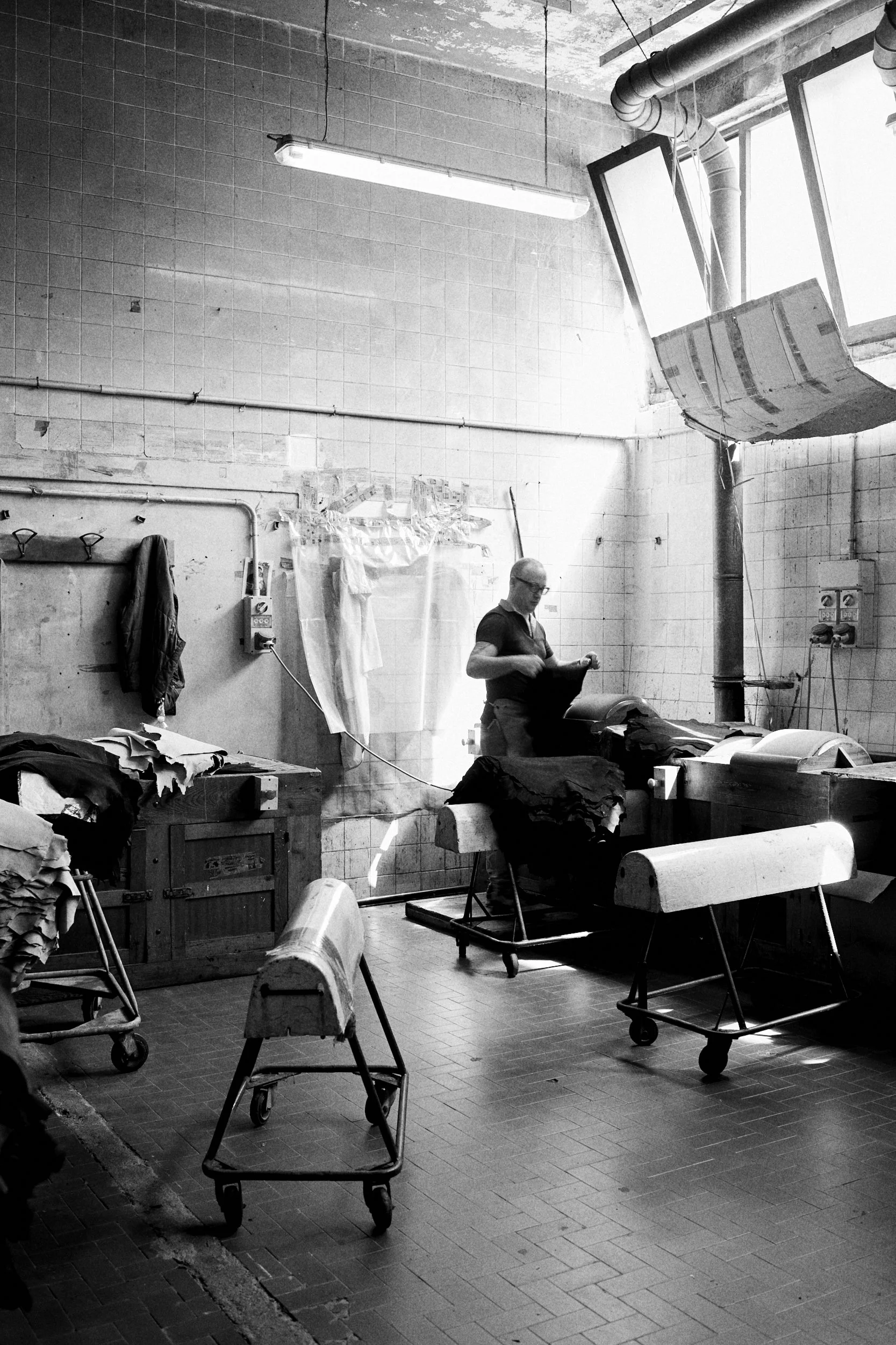 Buffing-Hides-Fratelli-Guarino-Tannery.jpg