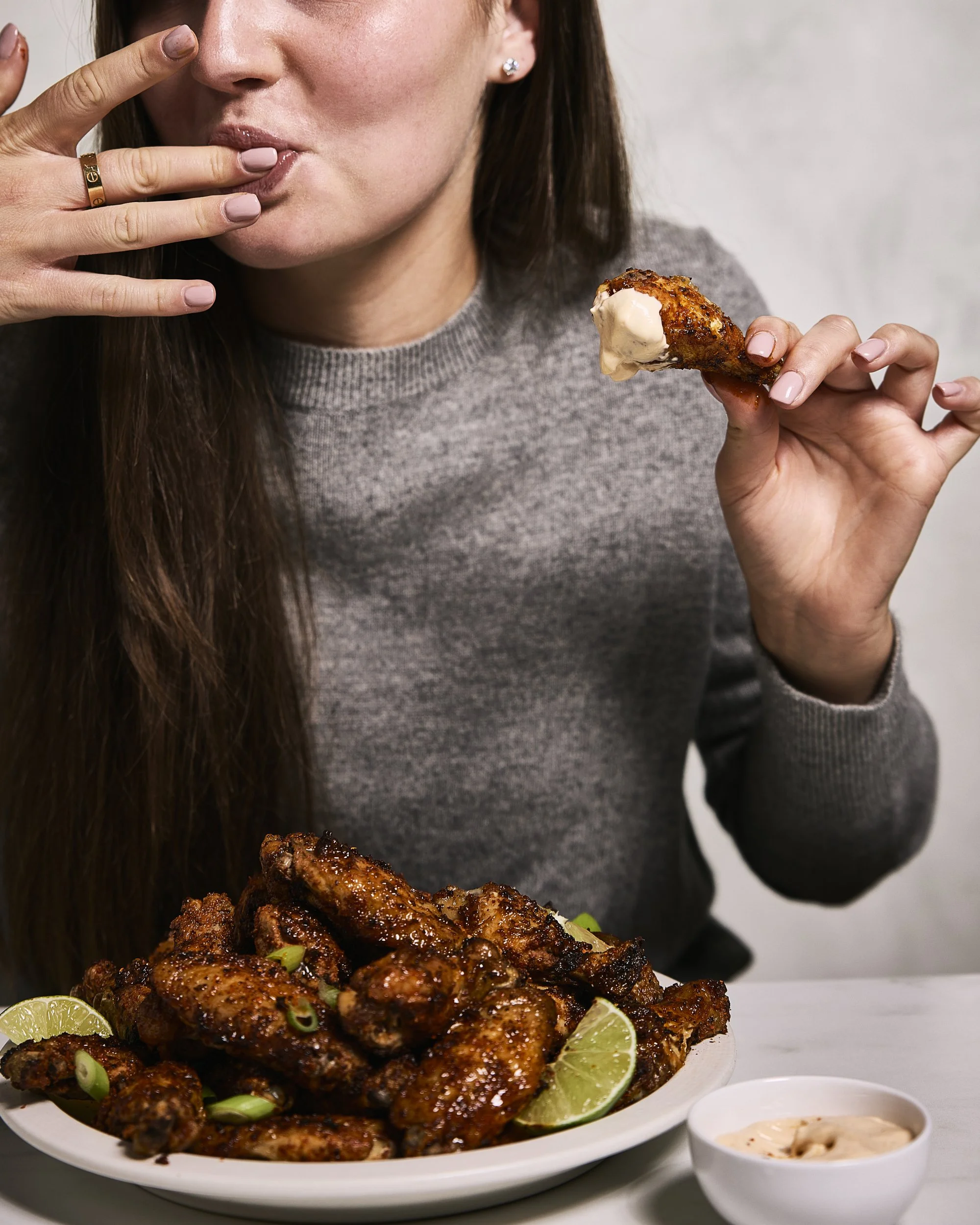 woman-eating-chicken-wings.jpg