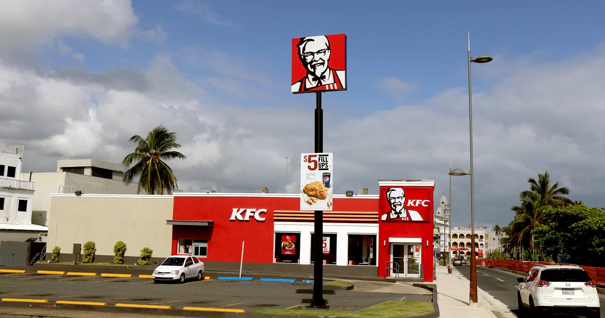 KFC Pledges to Eliminate Non-Reusable Plastic Containers by 2025, but ‘Leaves Giant Loophole;’ Company Makes Good on Antibiotics Commitment