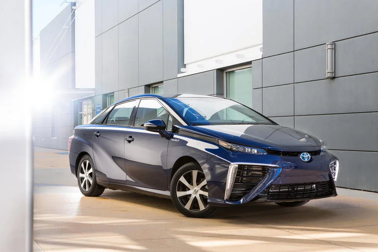 04 Toyota Mirai.jpg