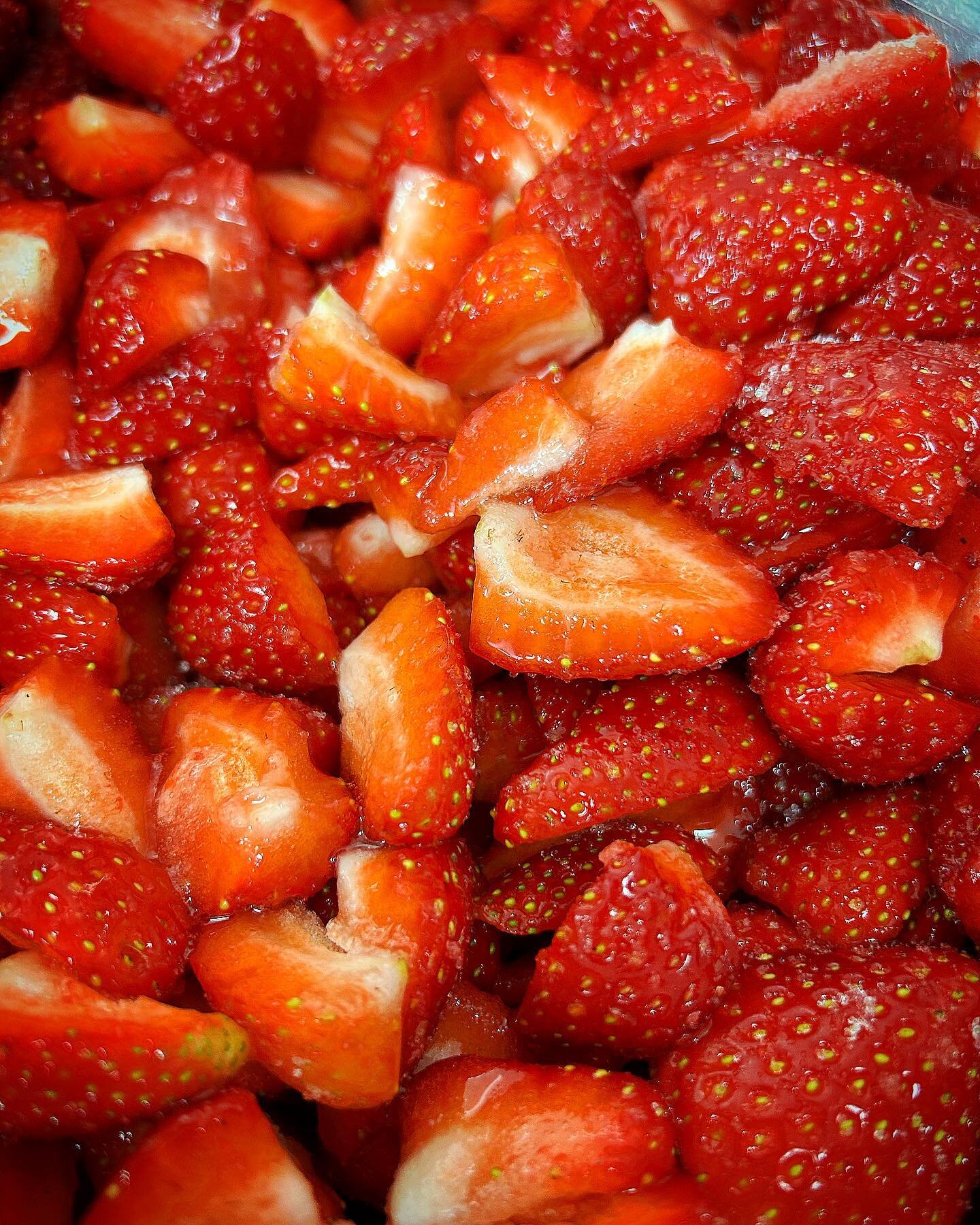 Freshest, ingredients always, NO EXCEPTIONS 🫡

Less then 24 hours after these Strawberries &amp; Raspberries arrive at our farm they&rsquo;ll be turned into ice-cream 🍦

The process: 

-Wash 🫧
-Chop &amp; Quarter 🔪
-Sprinkle with Sugar (helps rem