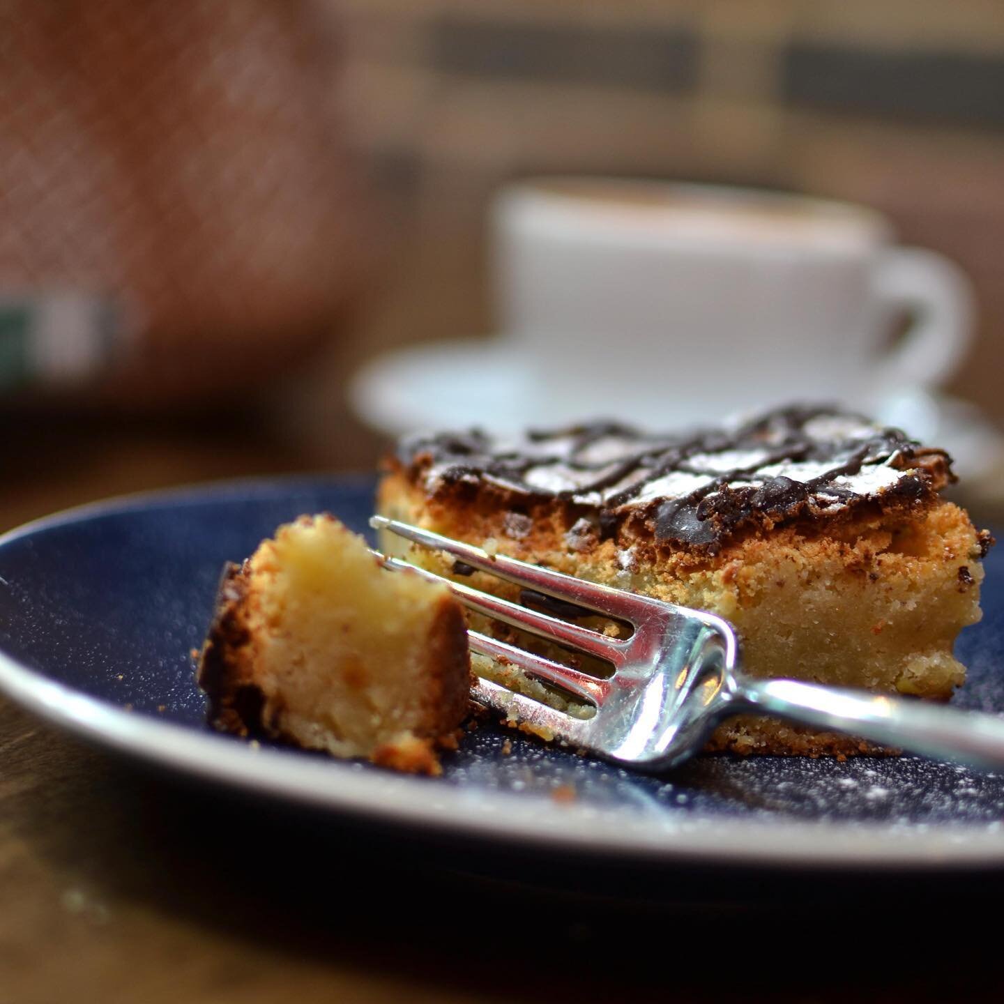 Start the day properly by treating yourself to coffee and a cake. On the cake menu today: 

Coconut and turmeric (vegan)
Chocolate brownie (gluten free)
Lemon and sesame sponge

(Thanks @james_k_dreamer for the picture)
#cakesofinstagram #thekitchens