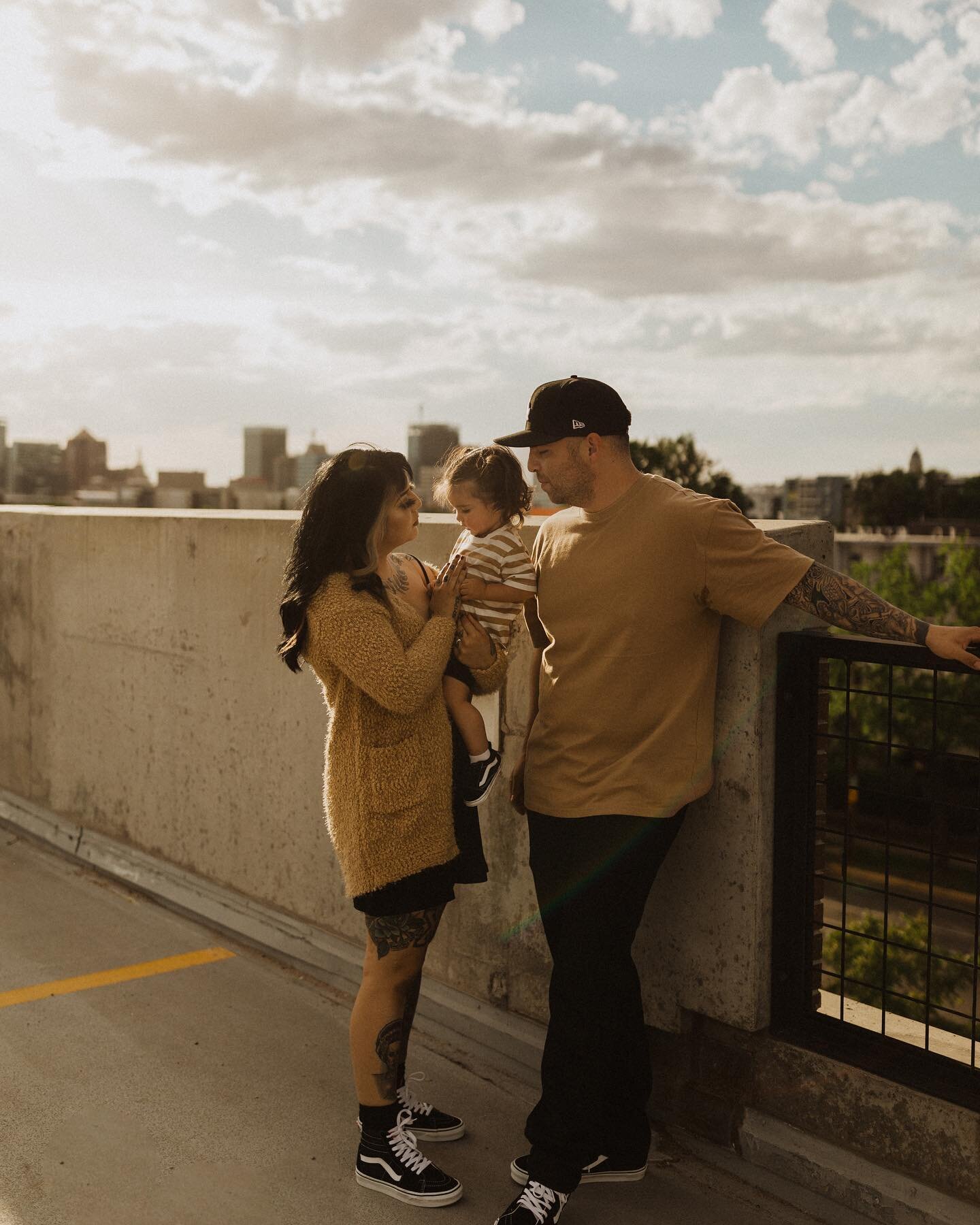 Was super stressed about locations for this session, but it turned out SO cute!!! They are the cutest lil fam! 🤍😍 
&bull;
&bull;
&bull;
&bull;
#utahfamilyphotographer #utahphotographer #portraits #lifestylephotography #letthekids #lemonadeandlenses