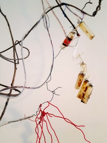  Mary Ting, Holding On, 2017, installation